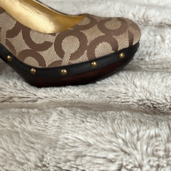 Coach Clog Style Pump - Picture 4 of 6